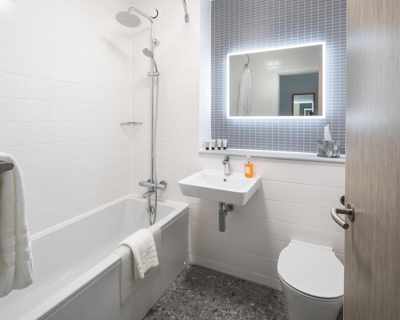 Warwick Conferences - Radcliffe Otel Tile Hill Dış mekan fotoğraf